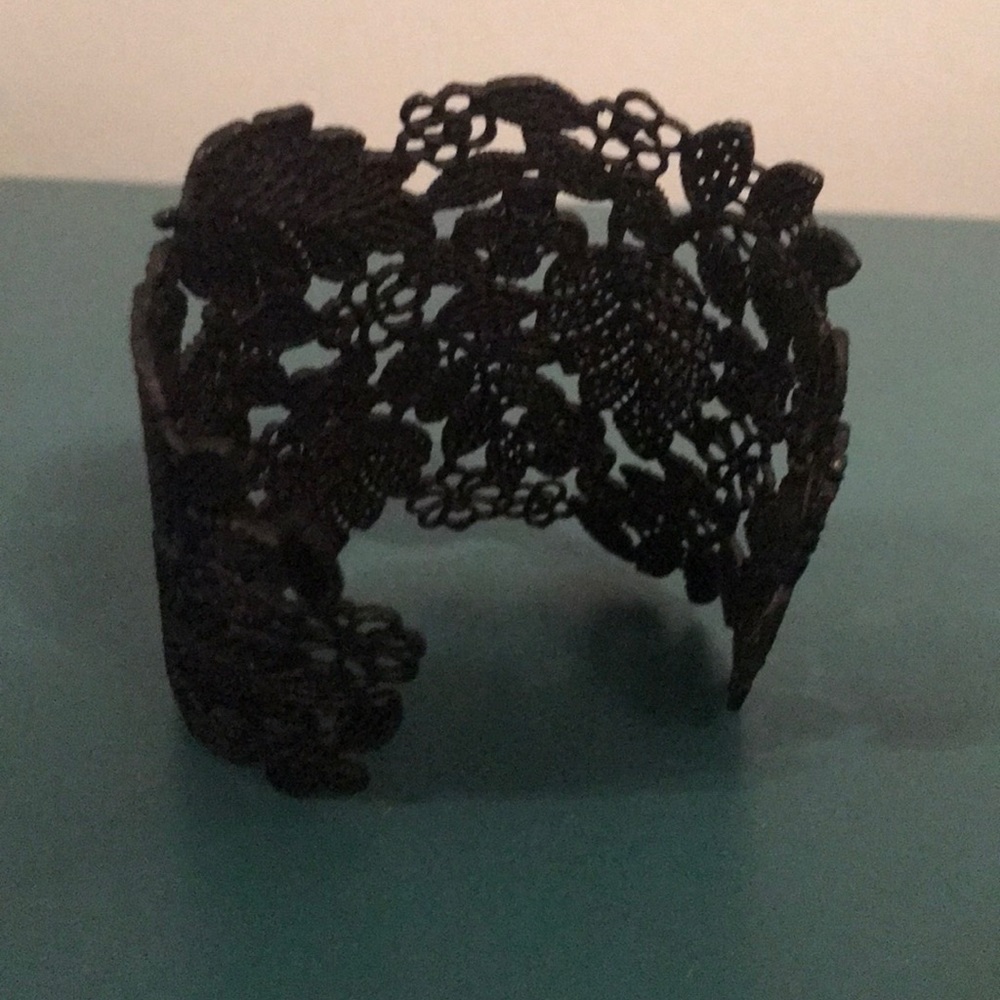 Lace cuff - Picture 2 of 2